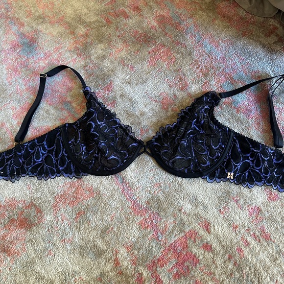 • Savage X Fenty Unlined Lace Bra • - Picture 1 of 6